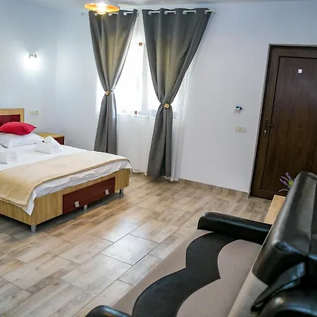 Guest house Casa Ericka 3*
